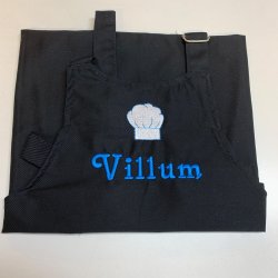 Brneforklde med smk og broderet navn