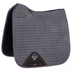LeMieux Prosport Dressage Suede imit. ruskind, 16", 17" og 18"  KLIK og se alle farver