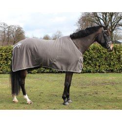 QHP Fleecedkken med paradesljfe og frontklap